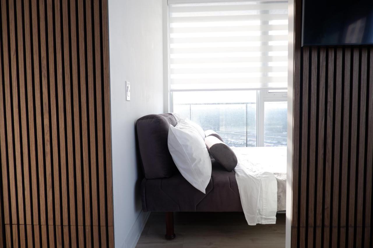 Modern Luxury Waterfront Condo Mississauga Exterior photo