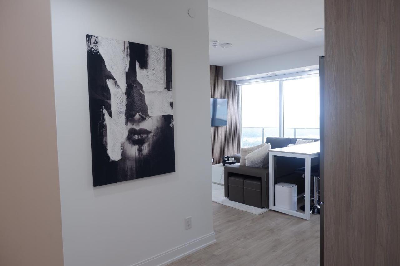 Modern Luxury Waterfront Condo Mississauga Exterior photo